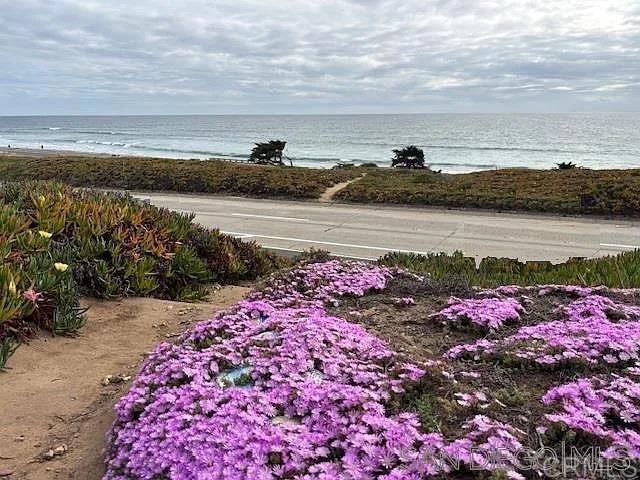 6496 Friendly Place, Carlsbad CA: https://media.crmls.org/mediaz/fc350790-60e1-48fe-871b-6d40a504ae12.jpg