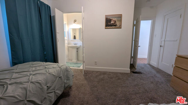 4925 W 20th Street, Los Angeles CA: https://media.crmls.org/mediaz/fc350e50-13af-4ef3-9009-485ef3e0358f.jpg