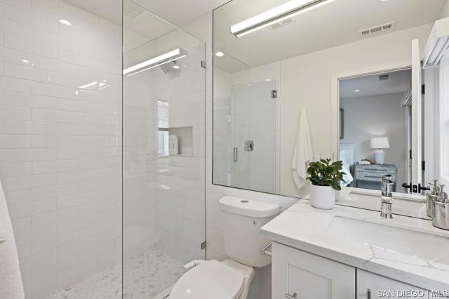 1170 Chinquapin AVE, Carlsbad CA: https://media.crmls.org/mediaz/fc353099-de0f-4e51-a663-3e2dc925636c.jpg