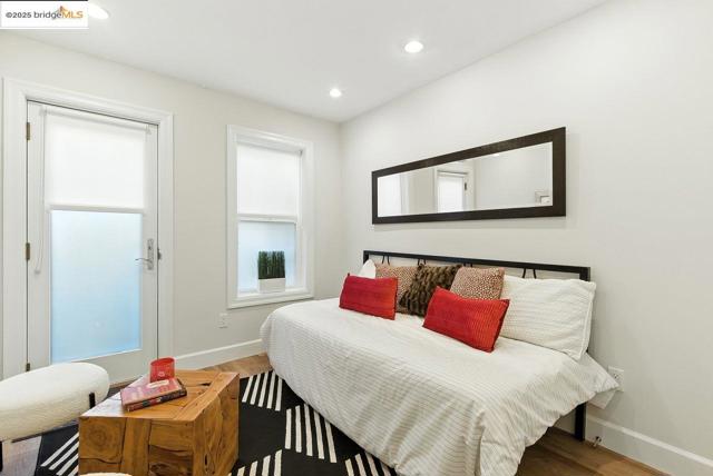 280 Monterey Blvd., San Francisco CA: https://media.crmls.org/mediaz/fc355423-5ccc-44f2-8d18-57d0638b9aa4.jpg