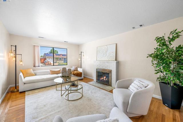 3819 California Way, Livermore CA: https://media.crmls.org/mediaz/fc3568ff-4a16-412b-9dbe-e173ecfff8d7.jpg