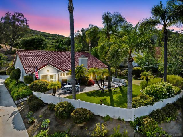 2241 Willowbrook St, Escondido CA: https://media.crmls.org/mediaz/fc359b57-7adc-4641-b961-fcf96bc465c2.jpg