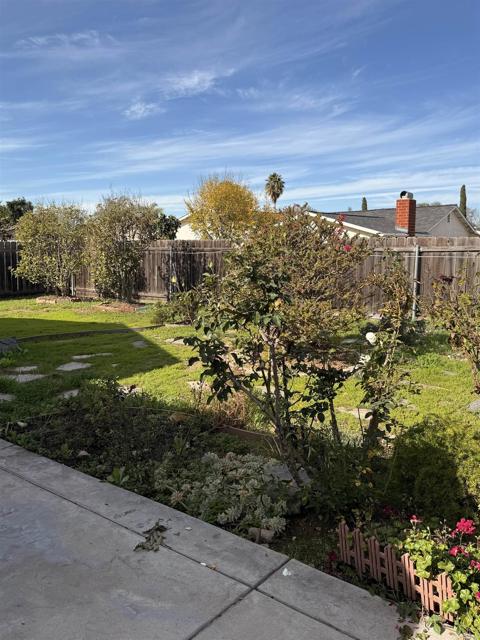 Detail Gallery Image 6 of 8 For 8490 Flanders Dr, –,  CA 92126 - 3 Beds | 2 Baths