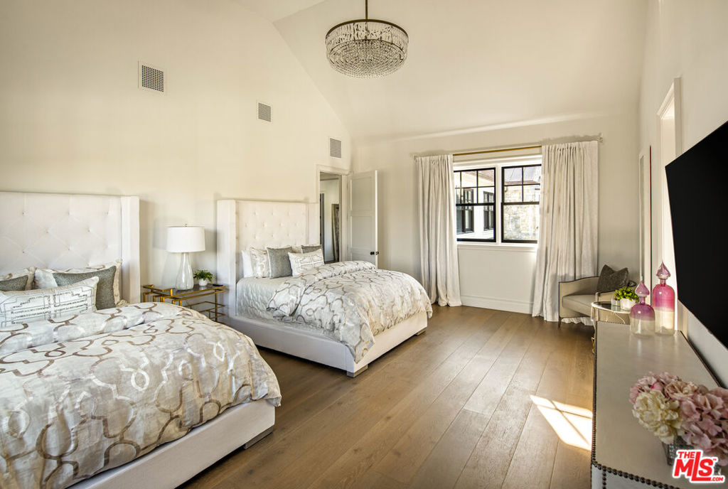 MLS #25490861 img 17