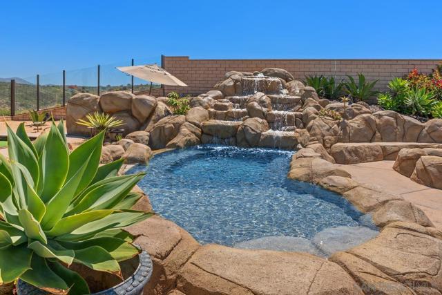 15674 Via Santa Pradera, San Diego CA: https://media.crmls.org/mediaz/fc36019f-5d64-4f3f-8429-1431fcba941c.jpg