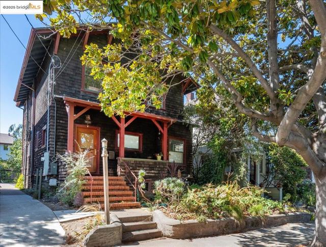1912 Virginia St, Berkeley CA: https://media.crmls.org/mediaz/fc3612d4-bdd9-41cc-99ca-7c80b97e1f24.jpg