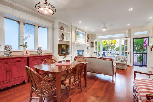 240 B Avenue, Coronado CA: https://media.crmls.org/mediaz/fc3645e7-4575-4ba2-b3b3-2707175abbcb.jpg