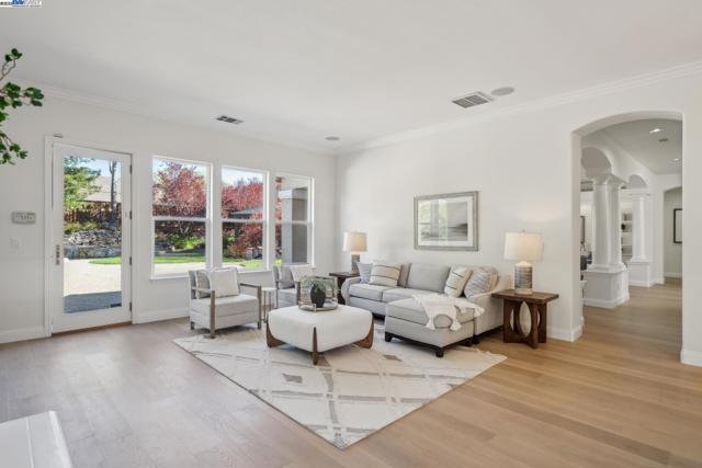 1221 Culet Ranch Rd, Danville CA: https://media.crmls.org/mediaz/fc364703-9402-42a7-856a-6fcdbf649542.jpg