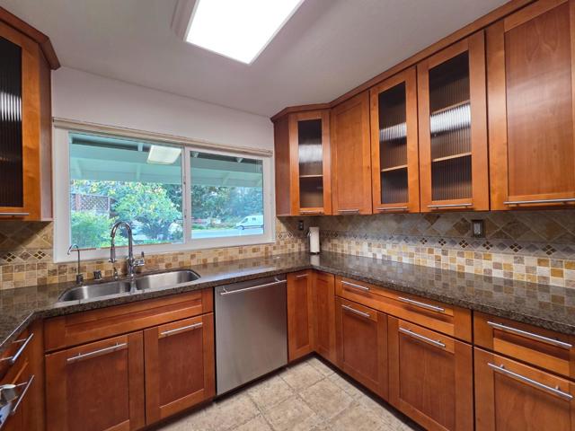 50 Nottingham Pl Place, Clayton CA: https://media.crmls.org/mediaz/fc375398-3369-47e0-af12-fdcfaaefac64.jpg