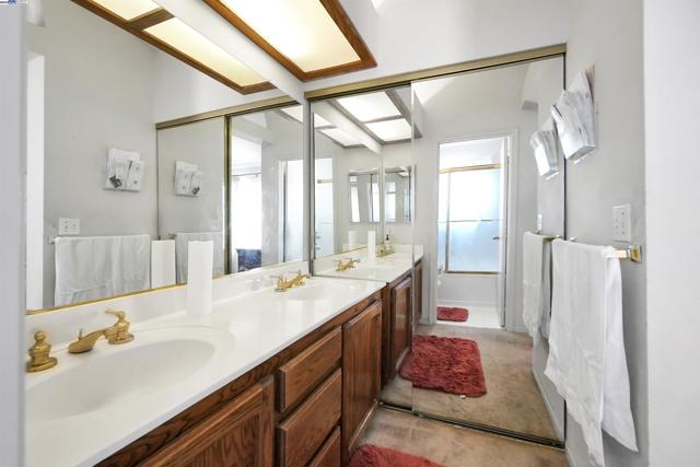 Image 21 of 35 For 18606 Galton Ln