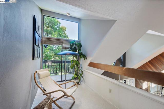 391 Oak Ln, Pleasanton CA: https://media.crmls.org/mediaz/fc37679c-1fed-479c-a48e-78d3d9c1f497.jpg