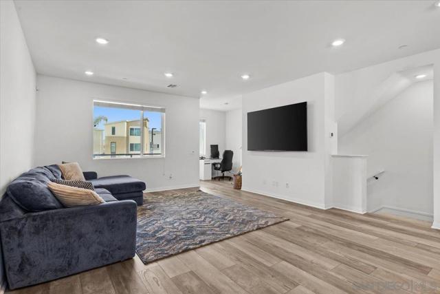1993 Strata, Chula Vista CA: https://media.crmls.org/mediaz/fc37aa31-0d16-41ab-a827-3e6187b82a70.jpg