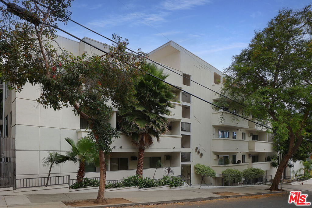 960 Larrabee Street #218