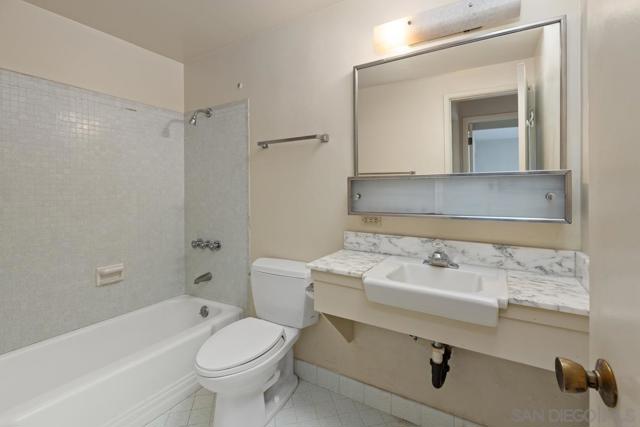 8415 Sugarman Dr, La Jolla CA: https://media.crmls.org/mediaz/fc385d46-d569-4883-a692-2d70a8c02e86.jpg