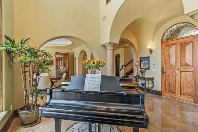 19557 Fortuna Del Este, Escondido CA: https://media.crmls.org/mediaz/fc387350-f0dc-4940-bdf6-a43fe494d14c.jpg