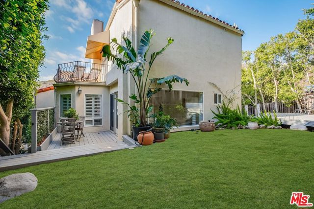 2880 Searidge Street, Malibu CA: https://media.crmls.org/mediaz/fc3889df-5e63-4b09-9db1-43beaae6adf8.jpg