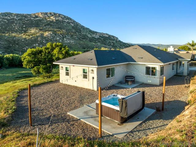 22916 Tombill Rd, Ramona CA: https://media.crmls.org/mediaz/fc38c69d-693d-4a1b-8171-c77d6b00756d.jpg
