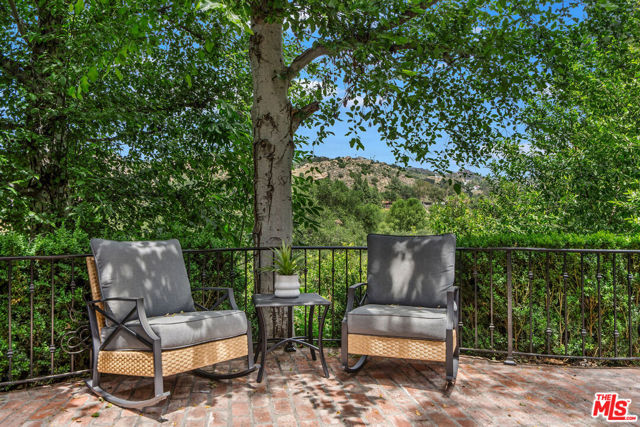 204 Bell Canyon Road, Bell Canyon CA: https://media.crmls.org/mediaz/fc390d25-0fdc-4578-a9e3-3eb637894766.jpg