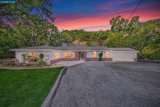 205 Castle Hill Ranch Rd, Walnut Creek CA: https://media.crmls.org/mediaz/fc3917dc-4302-4893-851f-01a808def62a.jpg