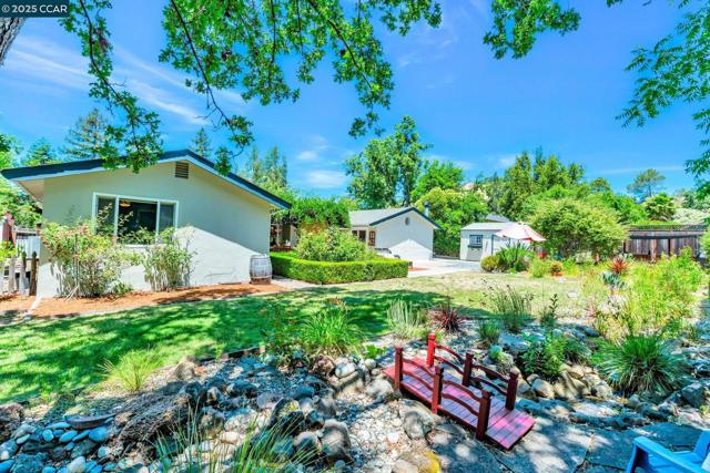 49 Terra Bella Dr, Walnut Creek CA: https://media.crmls.org/mediaz/fc391b69-2d5a-43e5-86b3-f71e00889805.jpg