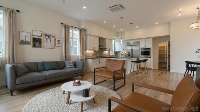 3128 Canon St, San Diego CA: https://media.crmls.org/mediaz/fc394760-d5cb-4d33-9a88-f64e6732b396.jpg