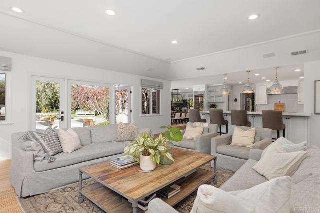 5499 Avenida Maravillas, Rancho Santa Fe CA: https://media.crmls.org/mediaz/fc397510-cf5b-46c1-99b4-220e1e3de331.jpg