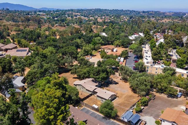 1453 OLIVEWOOD LN, Alpine CA: https://media.crmls.org/mediaz/fc39d708-8c97-4ea2-a8d1-bf43e005ace8.jpg