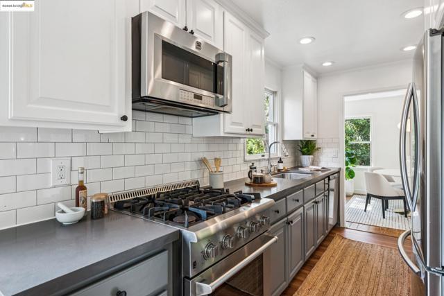 4479 Elinora Ave, Oakland CA: https://media.crmls.org/mediaz/fc3ac157-226c-49d7-a6b2-6a692266cfe2.jpg