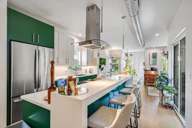 Detail Gallery Image 8 of 19 For 3060 G St, San Diego,  CA 92102 - 2 Beds | 2/1 Baths