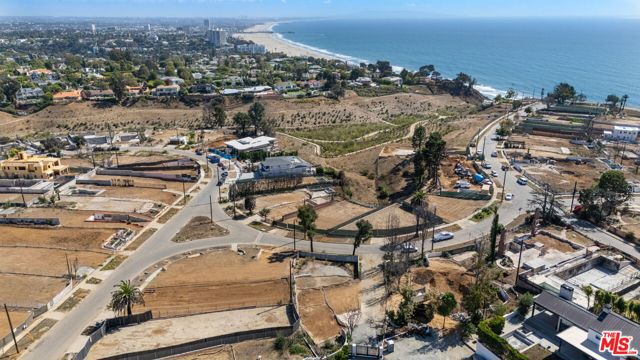 419 Lombard Avenue, Pacific Palisades CA: https://media.crmls.org/mediaz/fc3b34e5-8a1a-4617-a79e-051bfa6904b0.jpg