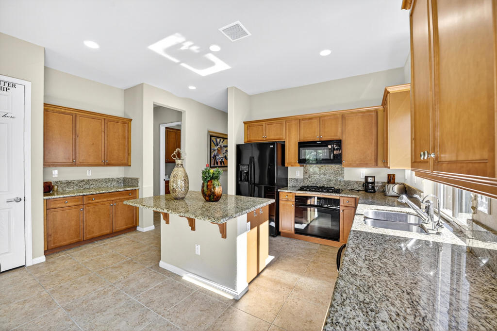 MLS #219138601DA image #4