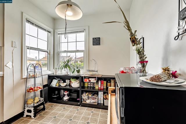 2633 Humphrey Ave, Richmond CA: https://media.crmls.org/mediaz/fc3bcfbf-5e0c-4ae2-a669-ee583acdf1ab.jpg