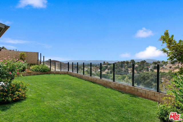 21316 Poema Place, Chatsworth CA: https://media.crmls.org/mediaz/fc3be071-da2f-419e-9d7c-272ca676921e.jpg