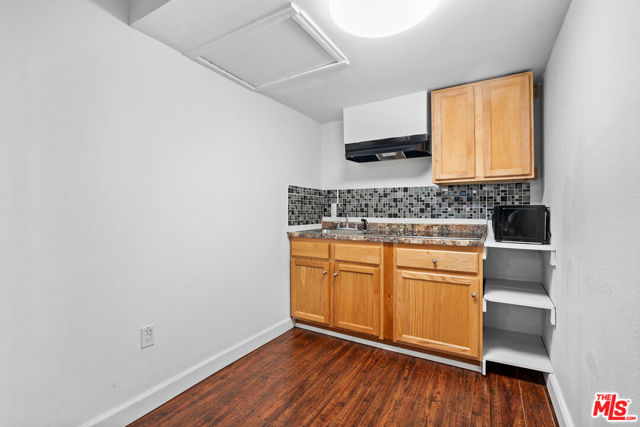 3941 2nd Avenue, Los Angeles CA: https://media.crmls.org/mediaz/fc3c5f13-a653-46ec-b91d-b06410b603f8.jpg