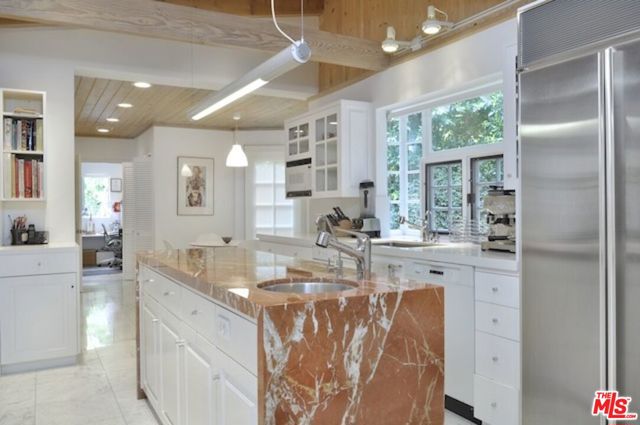 4031 Hollyline Avenue, Sherman Oaks CA: https://media.crmls.org/mediaz/fc3d585c-7f9d-4f62-8c4b-bd466553cb61.jpg