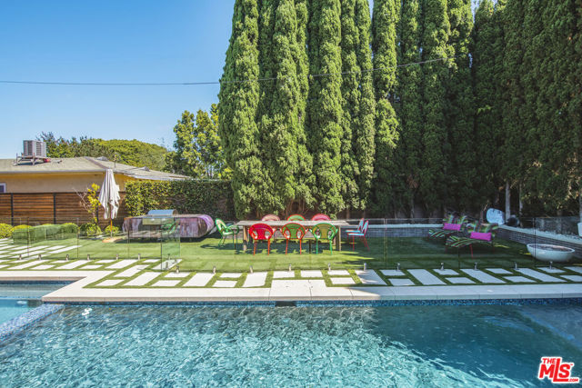 2656 32nd Street, Santa Monica CA: https://media.crmls.org/mediaz/fc3d8b96-3240-4a6e-a5bf-4fba8c1d3c80.jpg