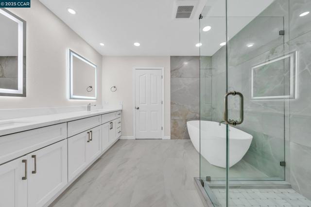 4020 Westminster Pl, Danville CA: https://media.crmls.org/mediaz/fc3dacc5-5e1d-4cf2-ac89-089cb8a7695a.jpg