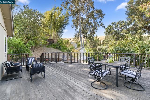 3348 Betty Ln, Lafayette CA: https://media.crmls.org/mediaz/fc3e0394-9eca-40bc-99e4-9f8349821ba0.jpg