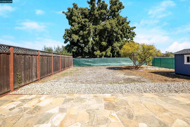 10060 Bernhardt Dr, Oakland CA: https://media.crmls.org/mediaz/fc3e23d4-bcf7-4250-b62f-4e974bcc205a.jpg