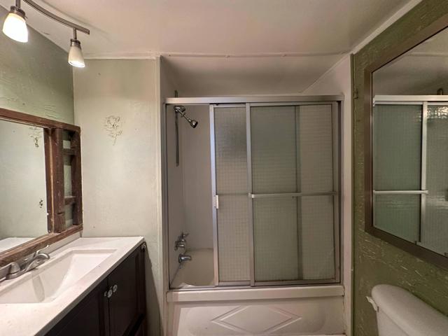 15 Lazy B Drive, Palm Desert CA: https://media.crmls.org/mediaz/fc3e62fb-f8f0-4680-bc59-12e3c954a2af.jpg
