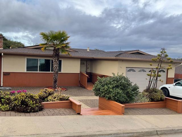 1081 Madrid Court, Seaside CA: https://media.crmls.org/mediaz/fc3ed9e9-bb2a-444b-b464-11c9b85105a8.jpg
