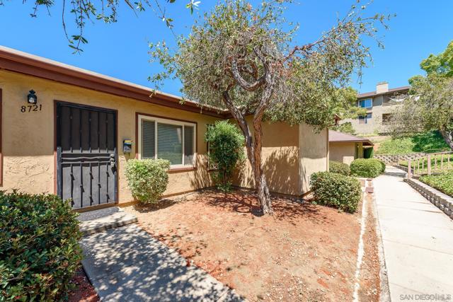 8721 Wahl St, Santee CA: https://media.crmls.org/mediaz/fc3ef329-e19c-455a-92cd-0e37029e2842.jpg