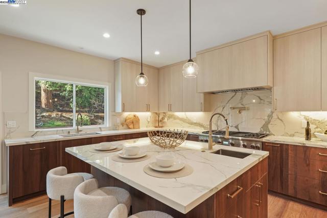 25 Mackenzie Pl, Danville CA: https://media.crmls.org/mediaz/fc3ef8ee-ed46-4104-857a-2dade4916ec3.jpg