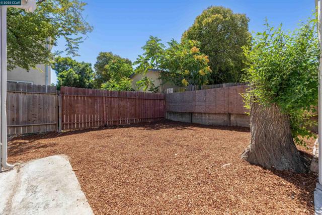 517 W 6th Street, Antioch CA: https://media.crmls.org/mediaz/fc3ef935-b2cb-4441-b10a-6f0ec0adea90.jpg
