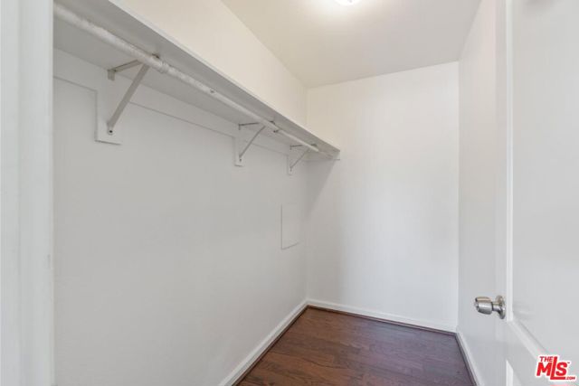 4821 Topanga Canyon Boulevard, Woodland Hills CA: https://media.crmls.org/mediaz/fc3fe4fe-737c-462b-aa97-891e59a7d04f.jpg