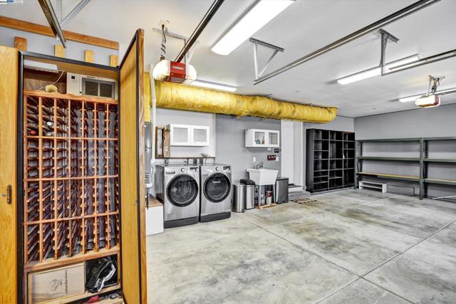 588 E Angela St, Pleasanton CA: https://media.crmls.org/mediaz/fc415949-3b3f-4635-a014-9e3f102a172a.jpg