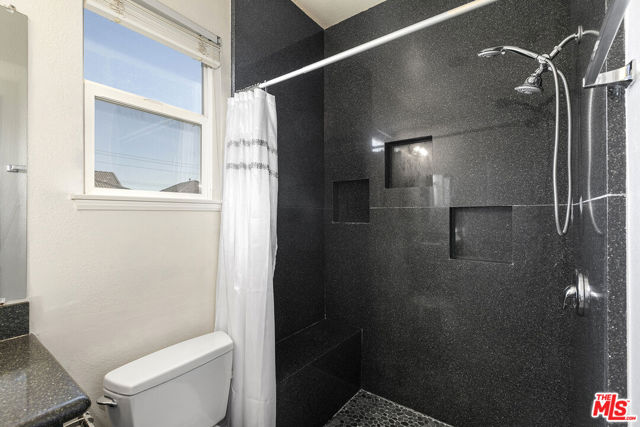 30319 Cedar Oak Lane, Castaic CA: https://media.crmls.org/mediaz/fc41826f-e5a8-4182-9c48-597dc2e57f7d.jpg