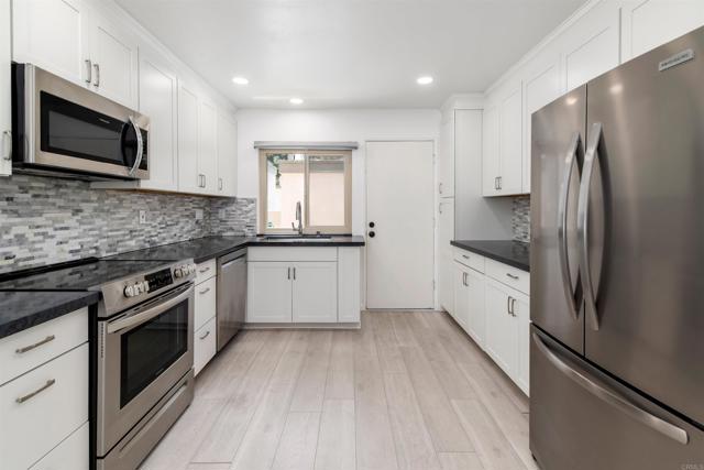 Detail Gallery Image 4 of 31 For 10276 Caminito Covewood, San Diego,  CA 92131 - 2 Beds | 2 Baths