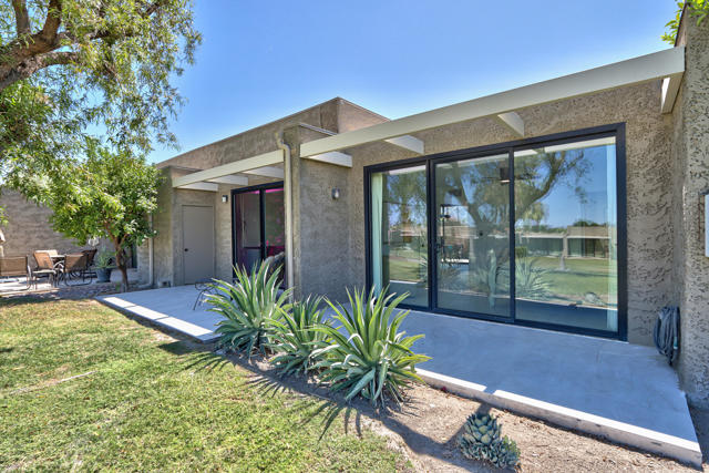 842 N Calle De Pinos, Palm Springs, CA 92262
