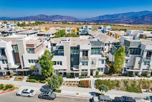 2092 Tango Loop, Chula Vista CA: https://media.crmls.org/mediaz/fc41e412-e38c-45c5-b7aa-1eb2a534d06d.jpg